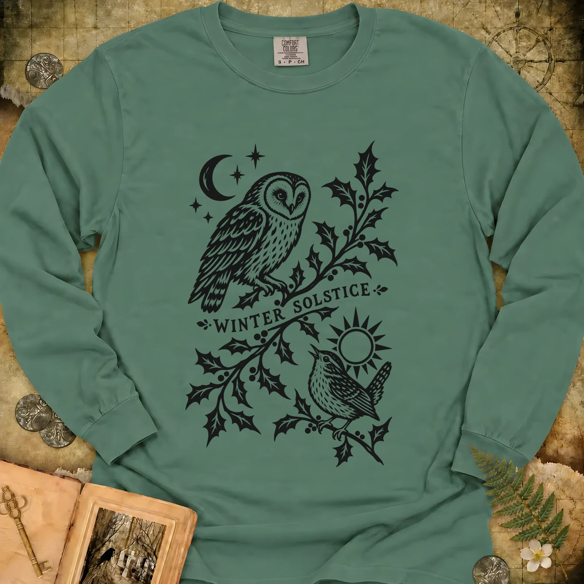 Winter Solstice Holly Linocut Emblem Long Sleeve T-Shirt - Light Green